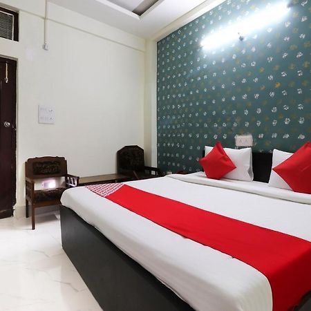 Oyo 40431 Hotel Amar Prem ลัคเนา ภายนอก รูปภาพ