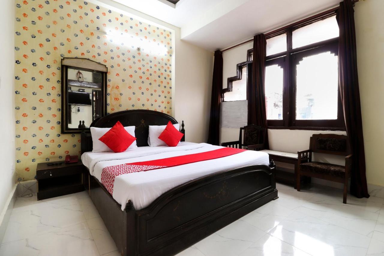 Oyo 40431 Hotel Amar Prem ลัคเนา ภายนอก รูปภาพ
