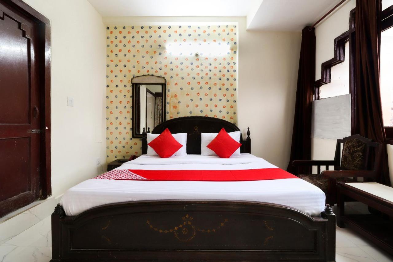 Oyo 40431 Hotel Amar Prem ลัคเนา ภายนอก รูปภาพ