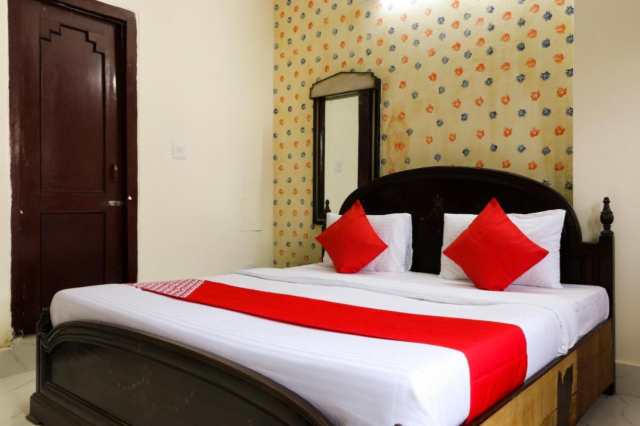Oyo 40431 Hotel Amar Prem ลัคเนา ภายนอก รูปภาพ