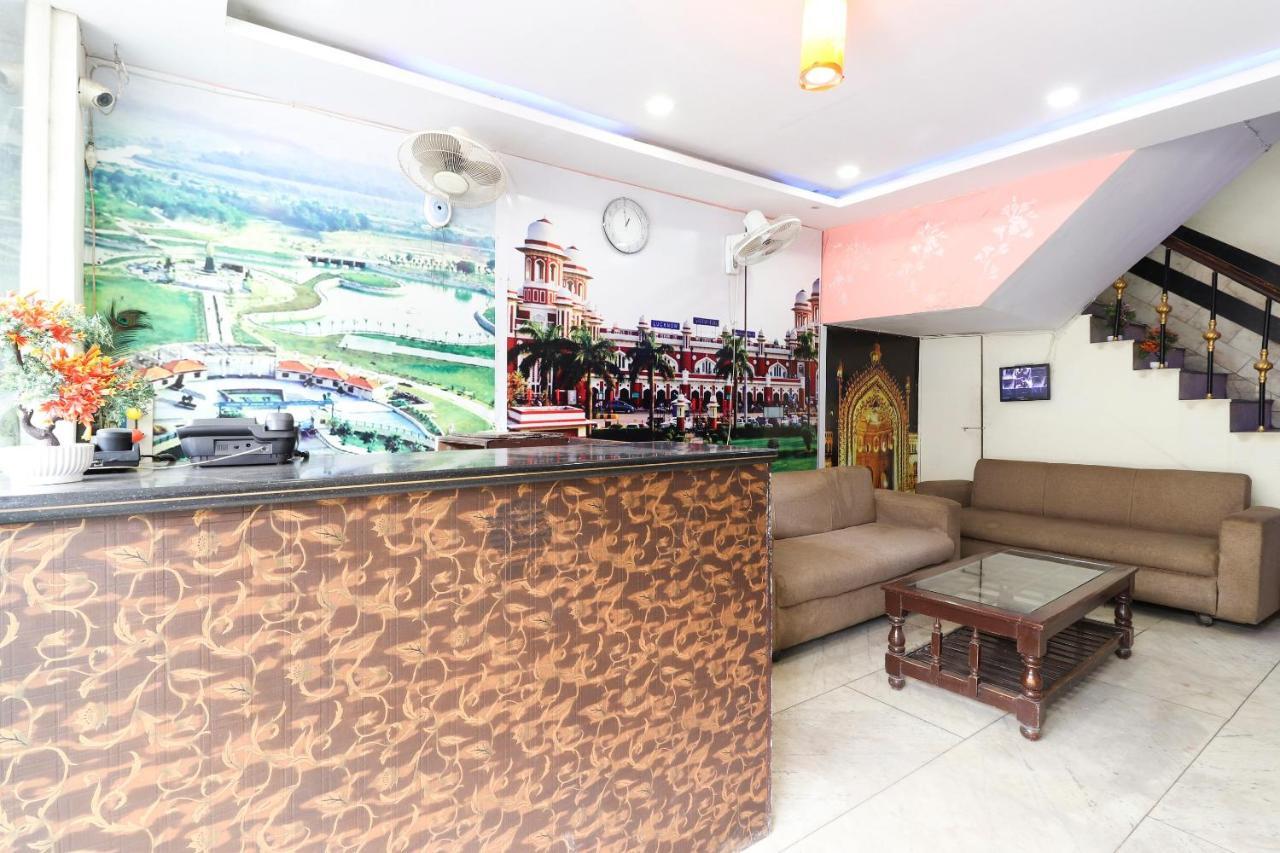 Oyo 40431 Hotel Amar Prem ลัคเนา ภายนอก รูปภาพ