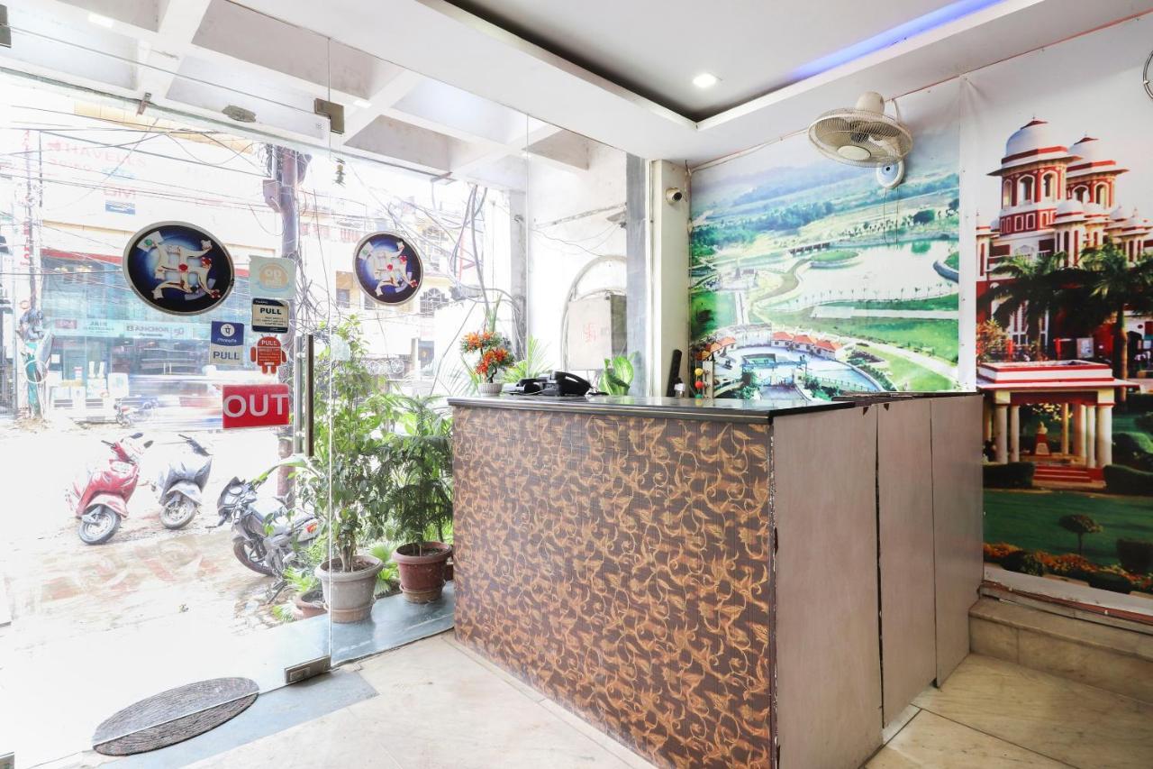 Oyo 40431 Hotel Amar Prem ลัคเนา ภายนอก รูปภาพ