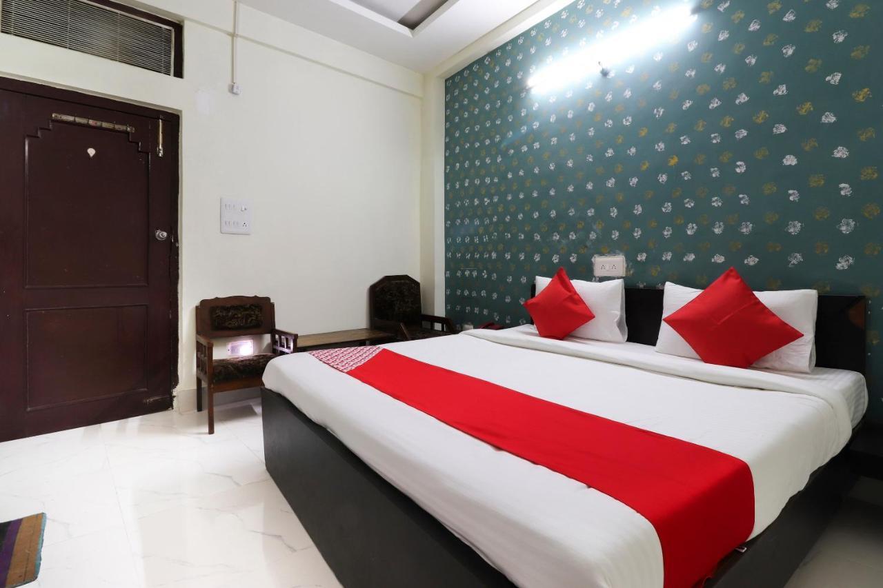 Oyo 40431 Hotel Amar Prem ลัคเนา ภายนอก รูปภาพ