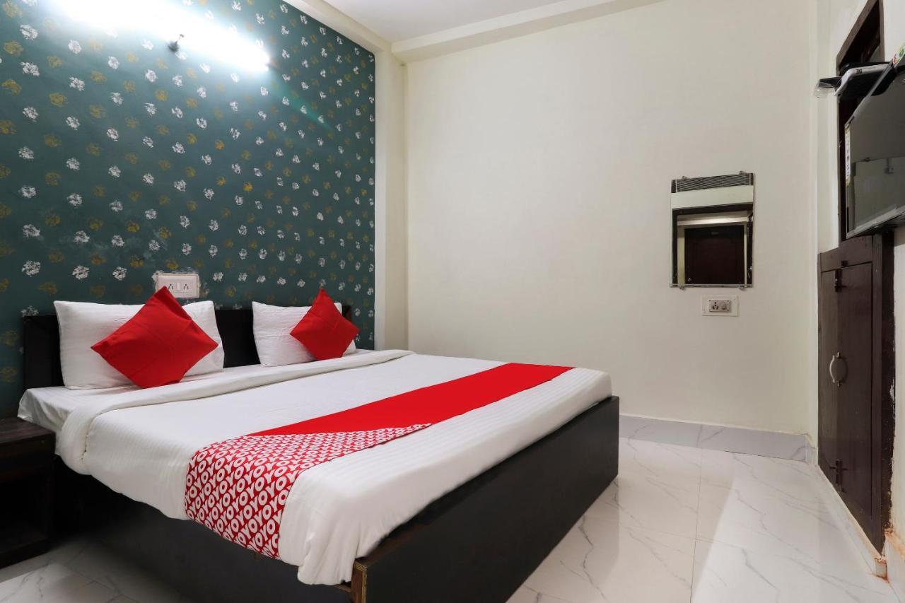 Oyo 40431 Hotel Amar Prem ลัคเนา ภายนอก รูปภาพ