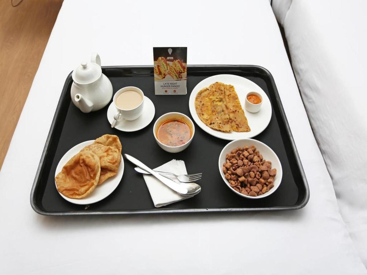 Oyo 40431 Hotel Amar Prem ลัคเนา ภายนอก รูปภาพ