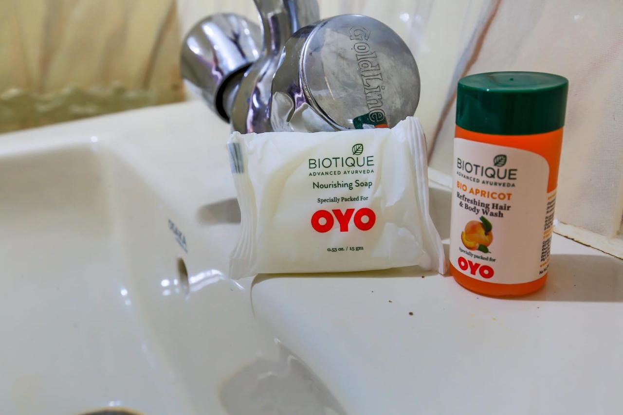 Oyo 40431 Hotel Amar Prem ลัคเนา ภายนอก รูปภาพ